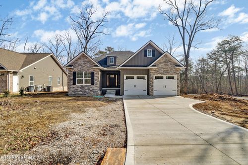 102 Amherst Dr, Crossville, TN, 38558-8111 | Card Image