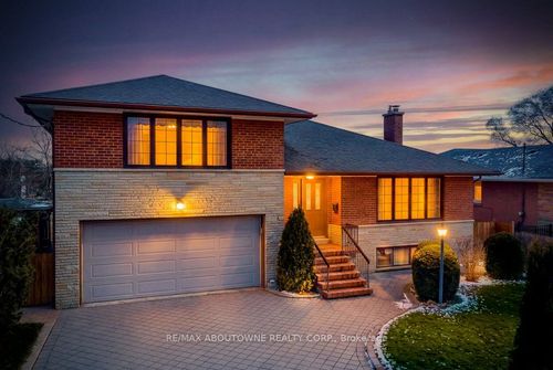 17 Duffield Road, Etobicoke, ON, M9P3C8 | Card Image