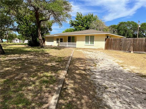 933 S Rife St, Aransas Pass, TX, 78336-2331 | Card Image