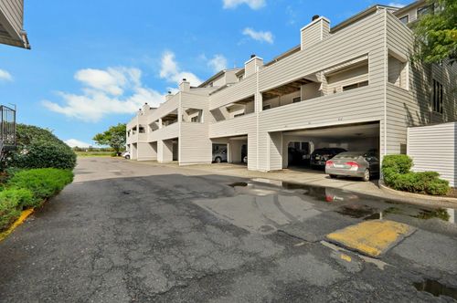 812 Topsail Ln, Secaucus, NJ, 07094-2236 | Card Image