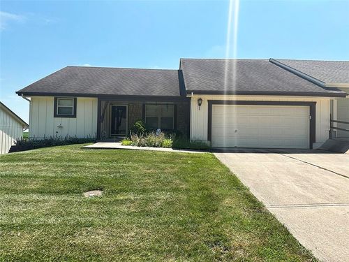 8211 E 190th St, Belton, MO, 64012-8318 | Card Image