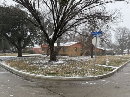 1921 Meadow Ln, Arlington, TX, 76010-5717 | Card Image