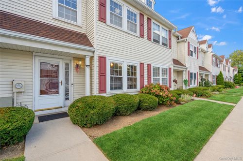 37 Stratford Grn, Farmingdale, NY, 11735-2547 | Card Image