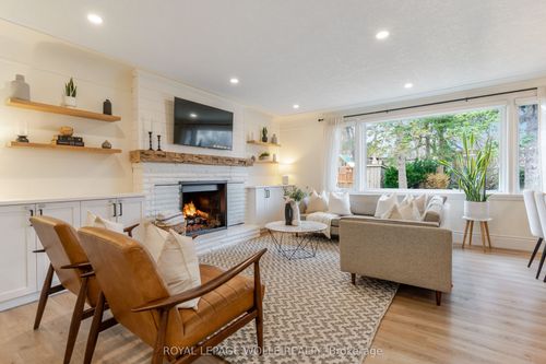 226 Forsyth Dr, Waterloo, ON, N2L1A5 | Card Image