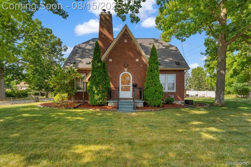 601 1st St, Fenton, MI, 48430-1945 | Card Image