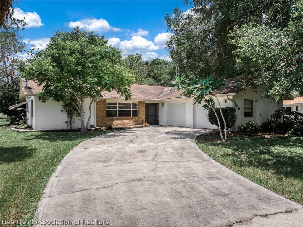 Cherry Tree Dr, Sebring, FL 33876