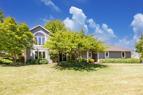 W245N6061 Maris Dr, Sussex, WI, 53089 | Card Image