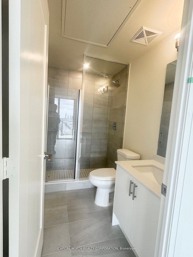 1722 - 8960 Jane St, Condo with 2 bedrooms, 2 bathrooms and 1 parking in Concord ON | Image 8