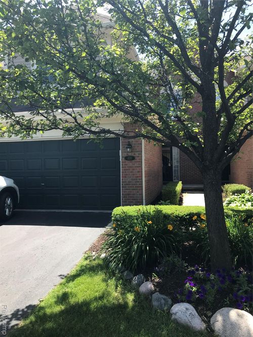 420 James Cir, Royal Oak, MI, 48067-4545 | Card Image