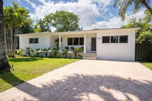 13800 Ne 1st Ave, Miami, FL, 33161-2724 | Card Image