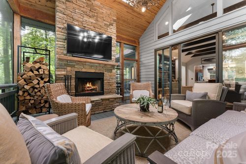 278-16 Hemlock Way, Highlands, NC, 28741-8307 | Card Image