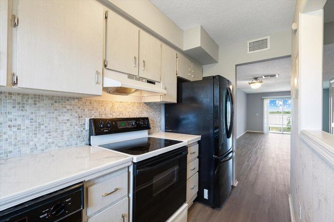 6 - 1300 Seaway Dr, Condo with 2 bedrooms, 2 bathrooms and null parking in Fort Pierce FL | Image 7