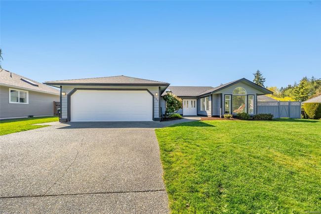 704 Sutton Pl, House other with 3 bedrooms, 2 bathrooms and 3 parking in Qualicum Beach BC | Image 10