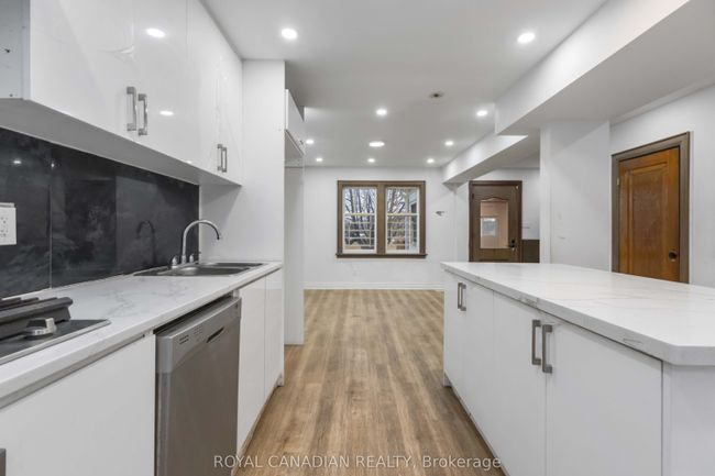 274 Ritson Rd N, House other with 5 bedrooms, 3 bathrooms and 3 parking in Oshawa ON | Image 13