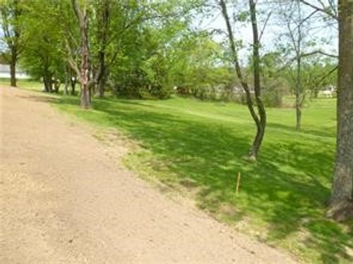 4 S Poplar Dr, Clinton, PA, 15026 | Card Image