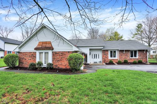825 Mulberry St, Zionsville, IN, 46077-1130 | Card Image