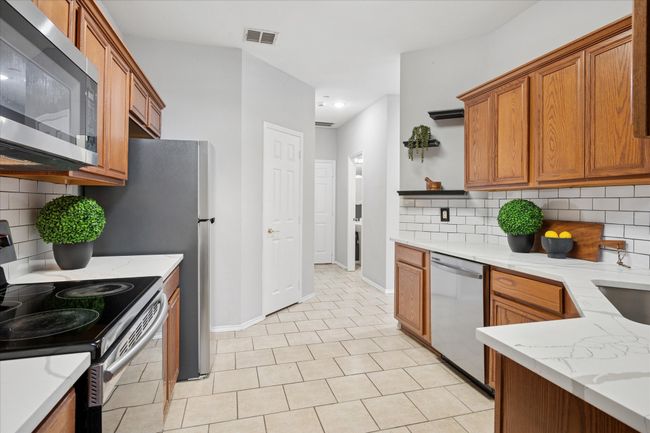 8621 Hunters Trace Ln, Townhouse with 2 bedrooms, 2 bathrooms and null parking in Plano TX | Image 11