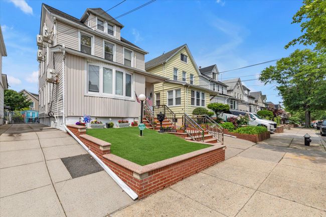 2 - 48 206 Th St, Home with 5 bedrooms, 2 bathrooms and 3 parking in Oakland Gardens NY | Image 23