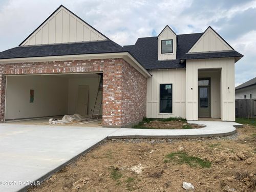 302 Queenstown Ave, Youngsville, LA, 70592-6886 | Card Image