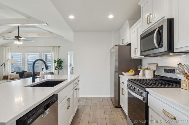 6198 S 320 Th East Ave, House other with 4 bedrooms, 2 bathrooms and null parking in Broken Arrow OK | Image 15