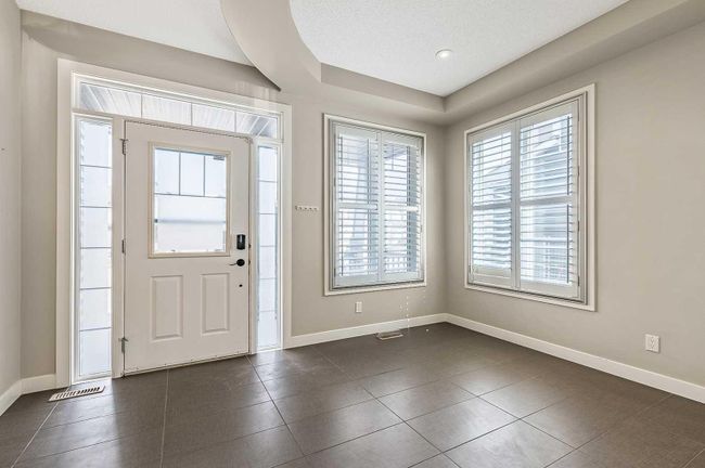 915 Windsong Drive, Home with 3 bedrooms, 2 bathrooms and 3 parking in Airdrie AB | Image 3
