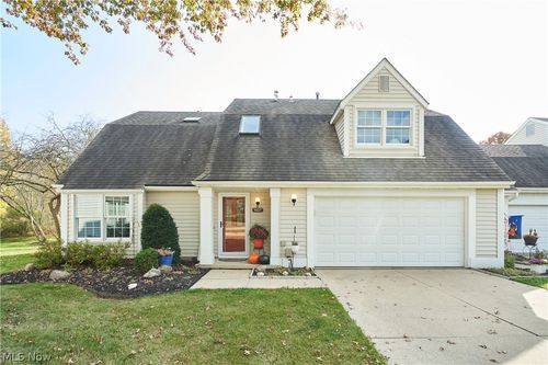 9607 E Idlewood Drive, Twinsburg, OH, 44087 | Card Image