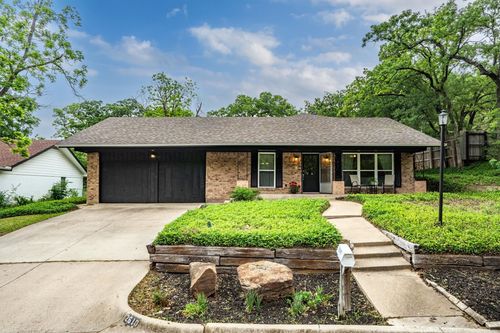 2610 Oak Cliff Ln, Arlington, TX, 76012-2852 | Card Image