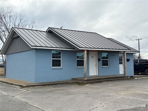 2303 W Beacon Circle Dr, Rogers, AR, 72758-6433 | Card Image