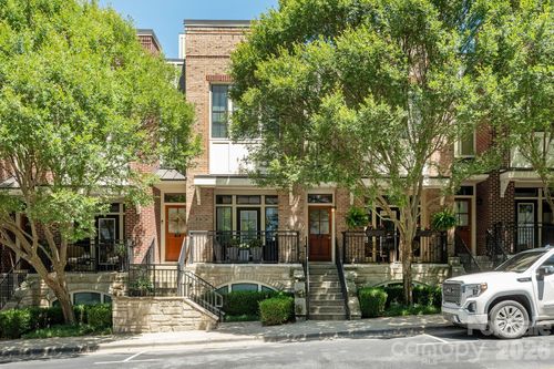 69 Stamford St, Asheville, NC, 28803-2887 | Card Image