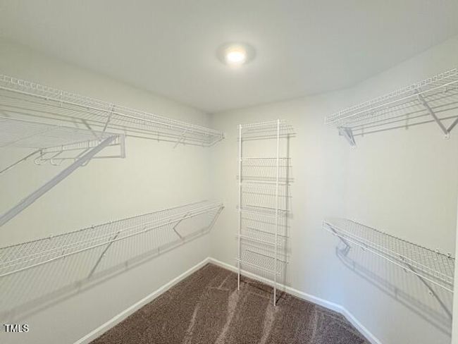 KF 427 Walk-in Closet | Image 14