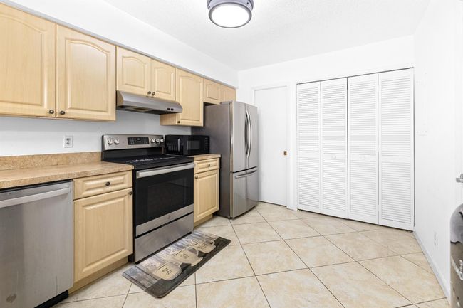 353 Maplecrest Cir, Condo with 3 bedrooms, 2 bathrooms and null parking in Jupiter FL | Image 11