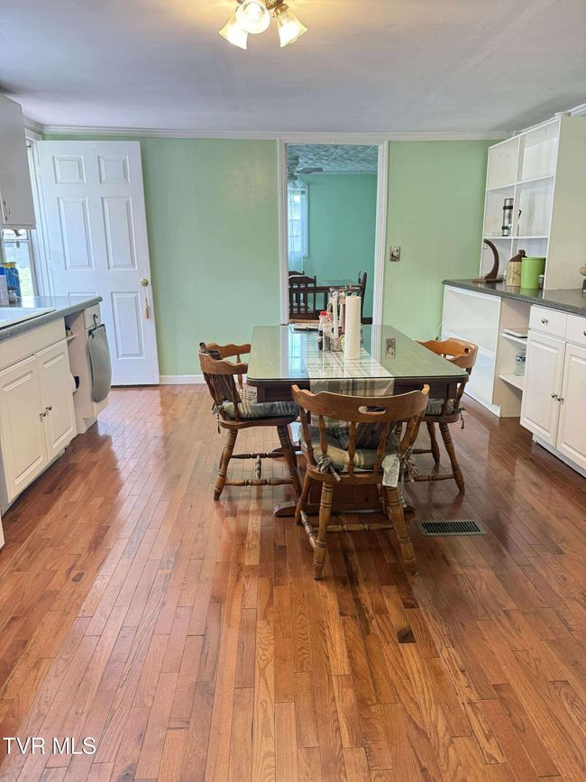 244 2 Nd Ave, House other with 2 bedrooms, 1 bathrooms and null parking in Dungannon VA | Image 4