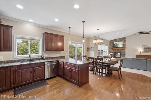 7623 Tipperary Trl, Fenton, MI, 48430-4801 | Card Image