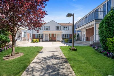 Apartment in the Courty Yard | Image 1