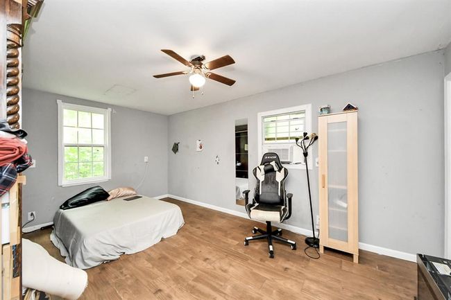 6502 S Highway 35, House other with 5 bedrooms, 3 bathrooms and 3 parking in Alvin TX | Image 33