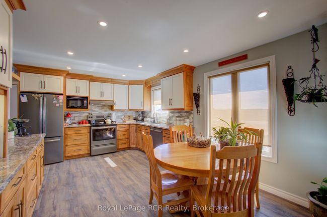8715 Wellington Rd 7, House other with 4 bedrooms, 2 bathrooms and 10 parking in Palmerston ON | Image 13