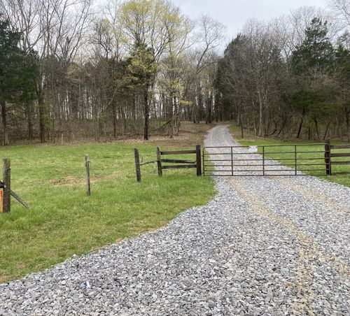 677 Wallace Rd, Gallatin, TN, 37066-8219 | Card Image