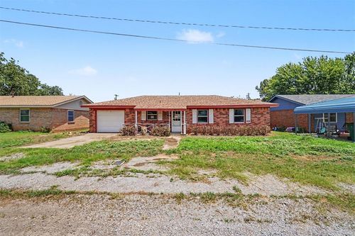 404 N Hardin Ave, Mangum, OK, 73554-2604 | Card Image