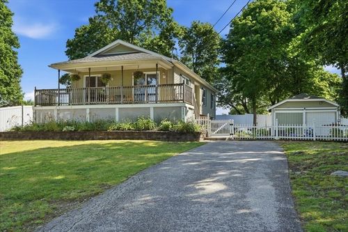 111 Wompatuck Rd, Hingham, MA, 02043-1100 | Card Image