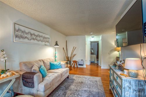 apt-a102-178 Lovers Ln, Eastsound, WA, 98245-9107 | Card Image