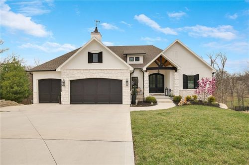 336 Nw Thoreau Cir, Lee's Summit, MO, 64081-2193 | Card Image