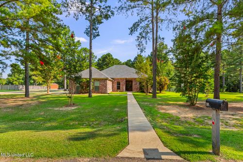 301 Kitty Hawk Cir, Brandon, MS, 39047-8762 | Card Image