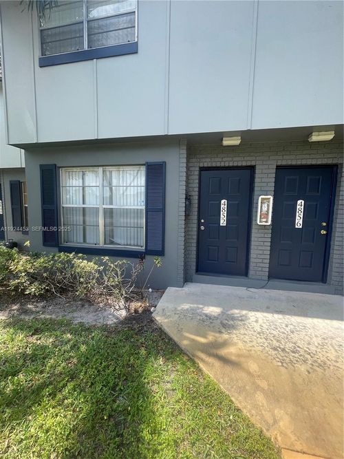 4852-4852 Nw 9th Dr, Plantation, FL, 33317-1424 | Card Image