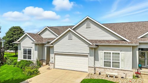 714 Stone Hedge Ct Nw, Cedar Rapids, IA, 52405-3188 | Card Image