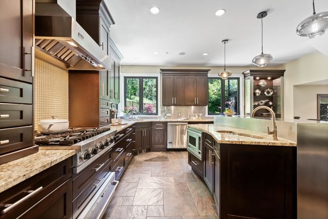 11386 241a St, House other with 4 bedrooms, 5 bathrooms and 6 parking in Maple Ridge BC | Image 9