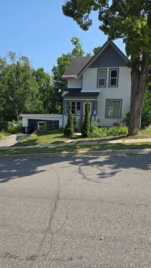 699 Quebec St, Midland, ON, L4R1E3 | Card Image