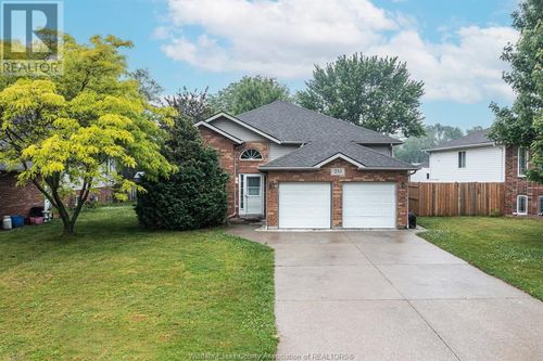 253 Fields Ave, Lasalle, ON, N9J3S3 | Card Image