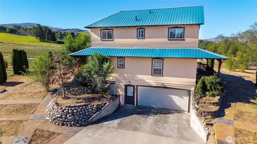 6 Orchard Loop S, Tonasket, WA, 98855-8840 | Card Image