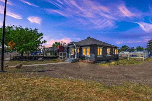 523 16th Ave N, Nampa, ID, 83687-3537 | Card Image