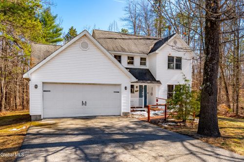 4 Wallingford Ct, Gansevoort, NY, 12831-1140 | Card Image